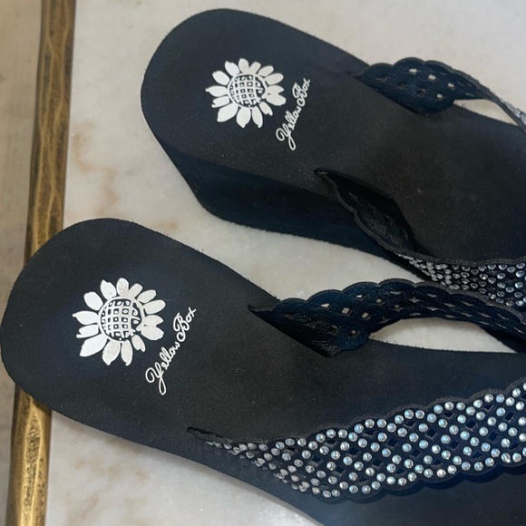 Yellow Box wedge thong sandals - Picture 4 of 6